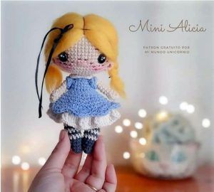 Muñeca amigurumi Mini Alicia patrón gratis