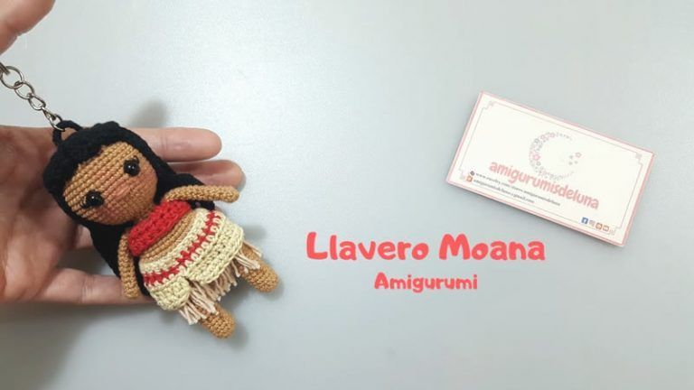 Llavero muñeca Moana amigurumi