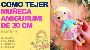 Muñeca amigurumi con vestido